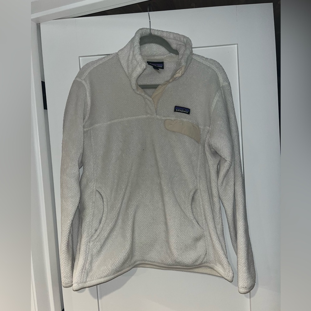 Cream Patagonia sweatshirt